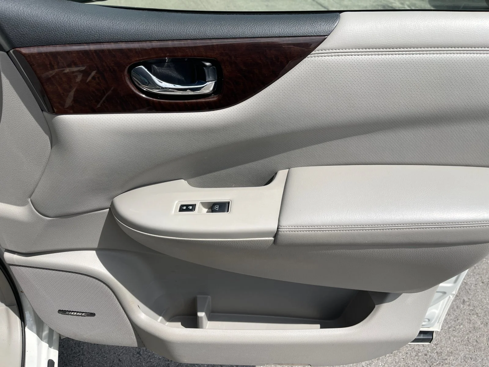 Used 2014 White Nissan 3.5 SL image 22