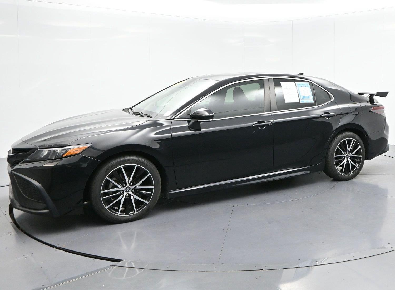 Used 2021 Midnight Black Metallic Toyota SE image 4