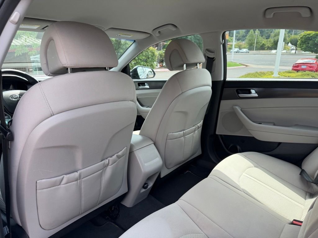 Used 2015 Black Hyundai Sport image 30