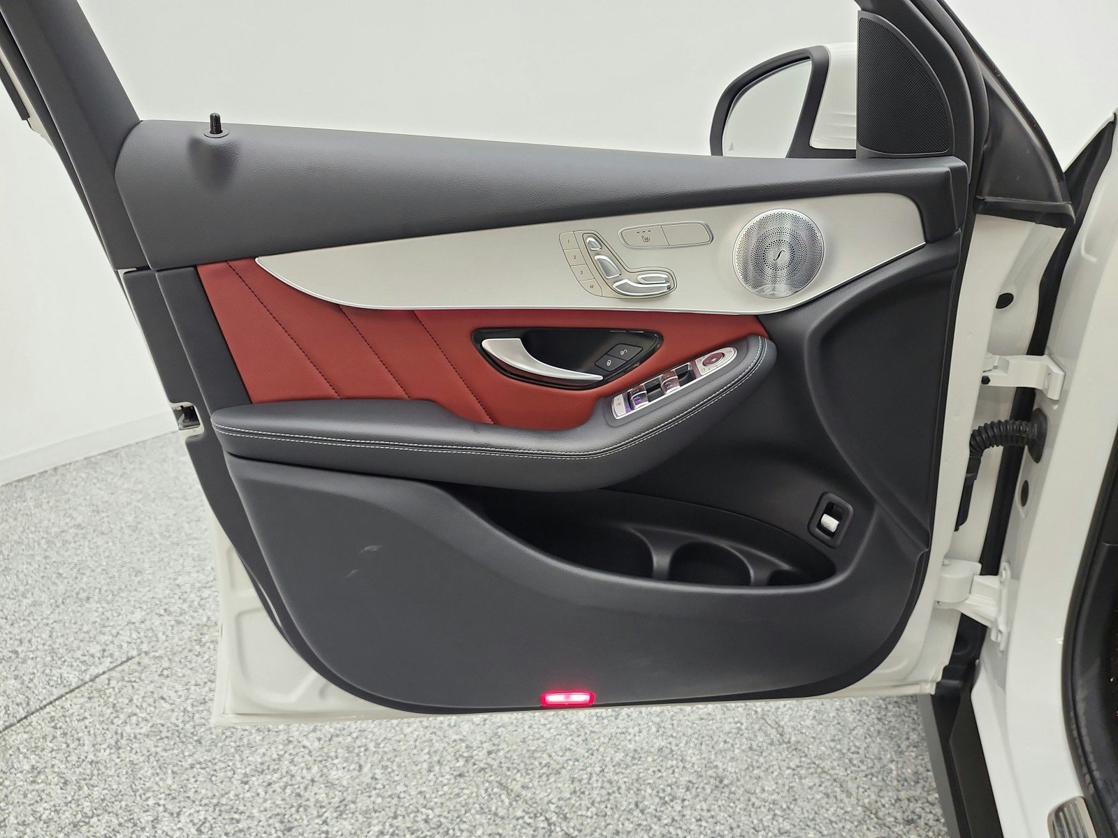 Used 2021 Polar White Mercedes-Benz GLC 300 4MATIC® SUV image 12