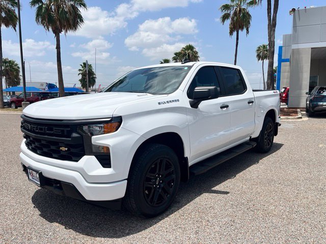 Used 2025 White Chevrolet Custom image 3