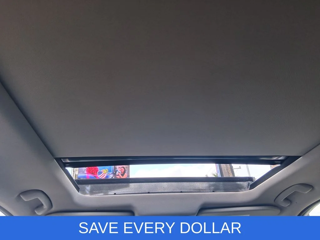 Used 2021 White Nissan SL image 17