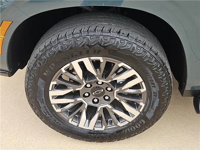 Used 2025 Sterling Gray Metallic Chevrolet Z71 4x4 image 8