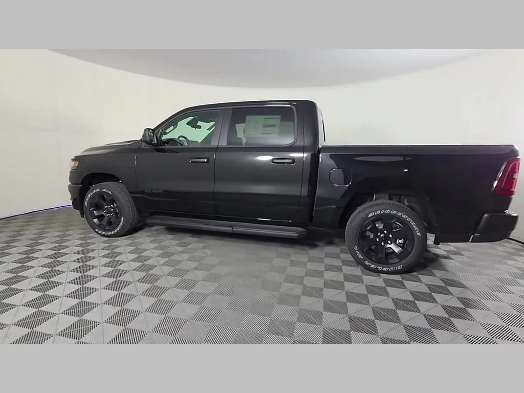 New 2026 Diamond Black Crystal Pearlcoat RAM Express image 32
