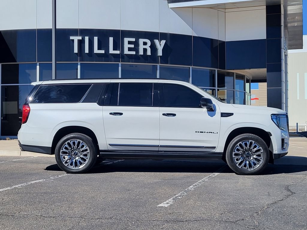 2023 GMC Yukon Denali Ultimate AWD's photo