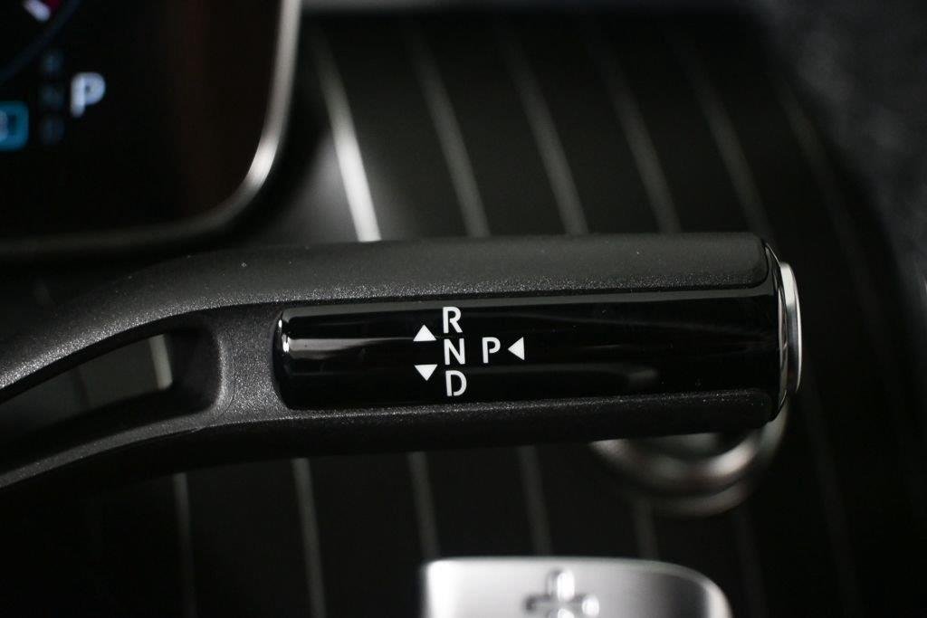 New 2027 MANUFAKTUR Moonlight White Metallic Mercedes-Benz CLE 450 image 16