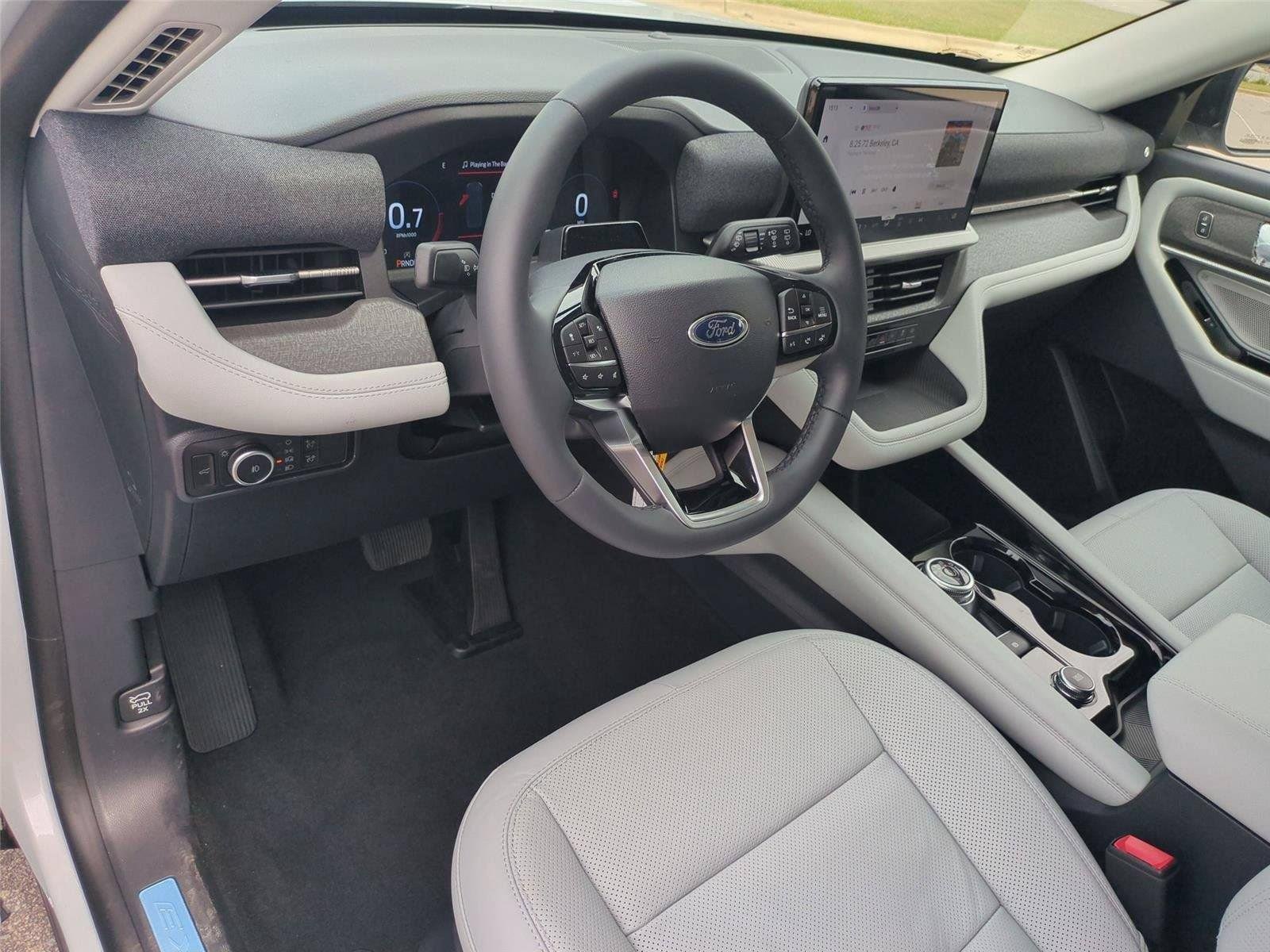 New 2026 Space White Metallic Ford Platinum™ image 19