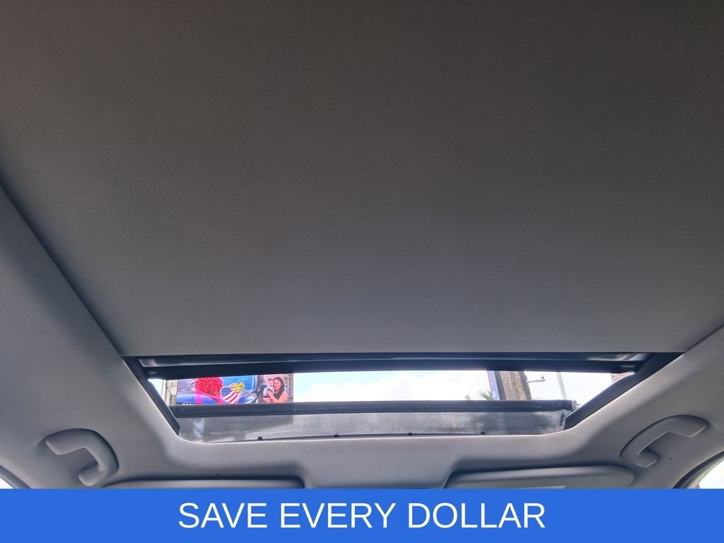 Used 2021 White Nissan SL image 17