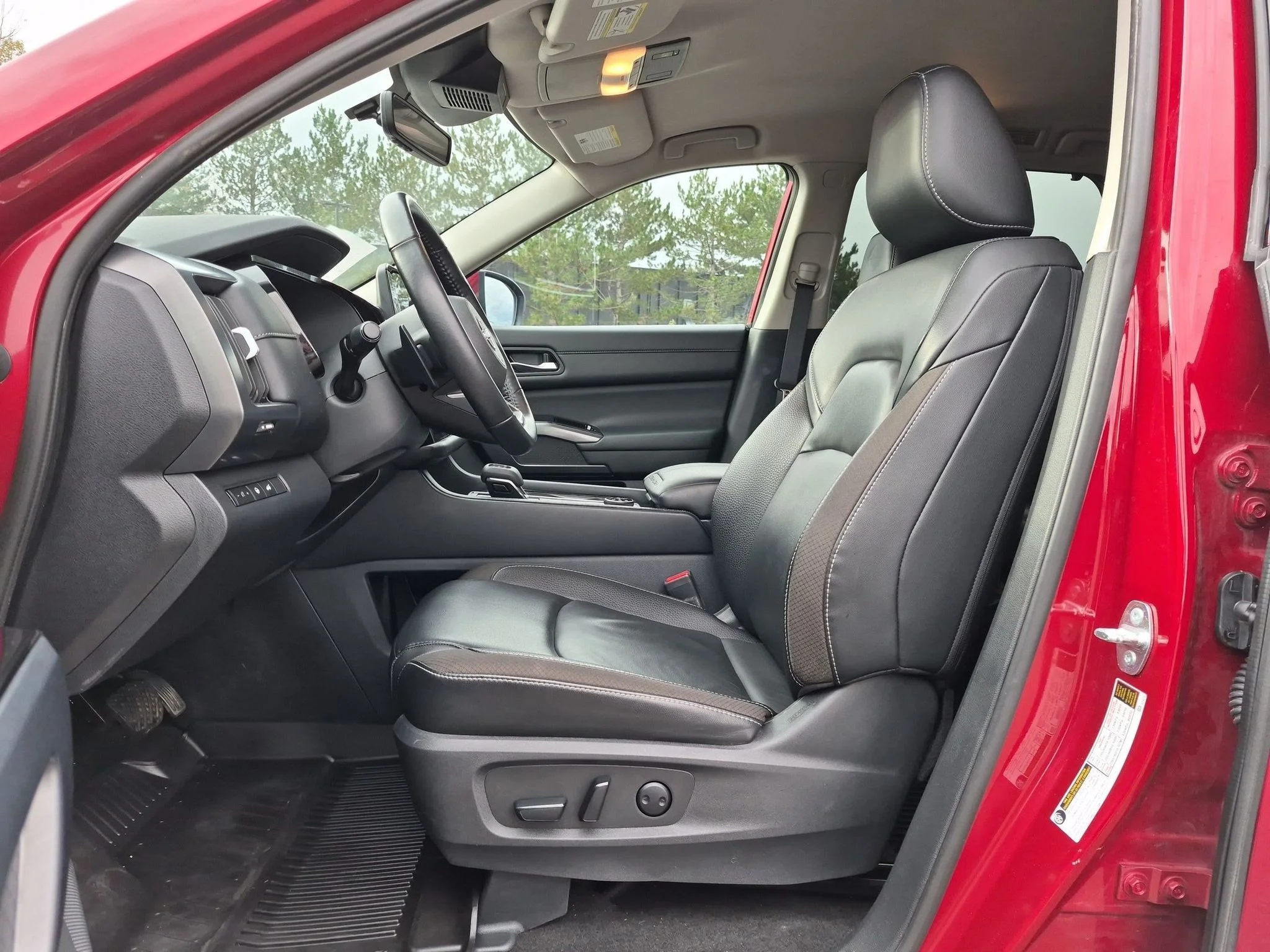 Used 2023 Scarlet Ember Tintcoat Nissan SL image 16