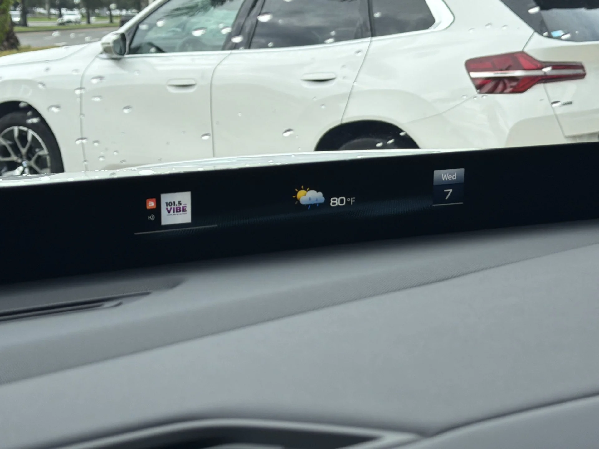 New 2027 Mineral White Metallic BMW  image 37