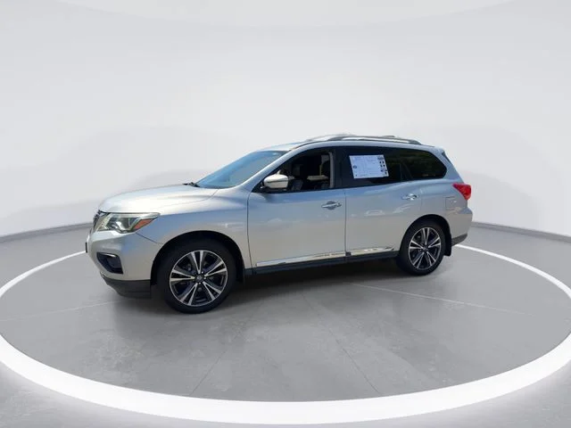 Used 2018 Silver Nissan Platinum image 4