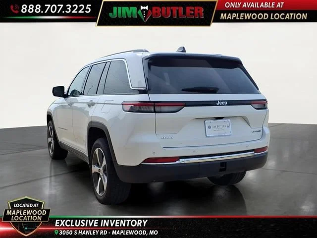 Used 2023  Jeep Limited image 2