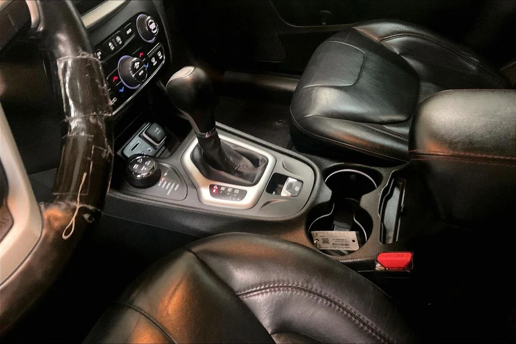 Used 2016 Black Jeep Trailhawk image 17