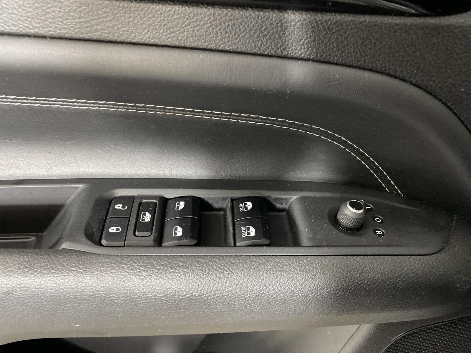 Used 2023 Granite Crystal Metallic Clearcoat Jeep Altitude image 15
