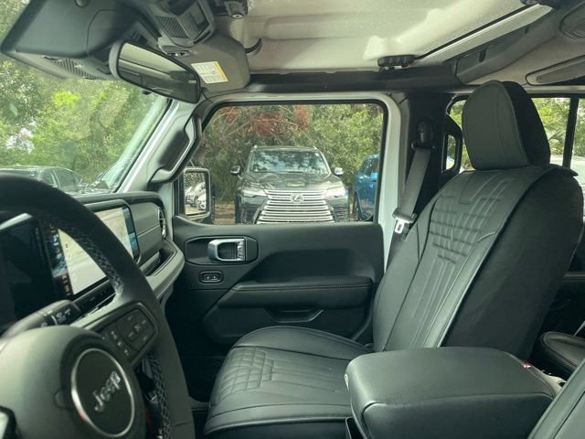Used 2025 Bright White Clearcoat Jeep High Tide image 9