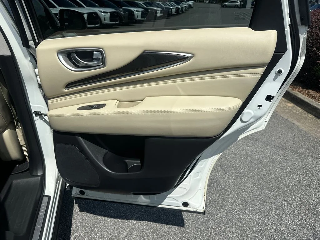 Used 2016 White INFINITI Base image 14