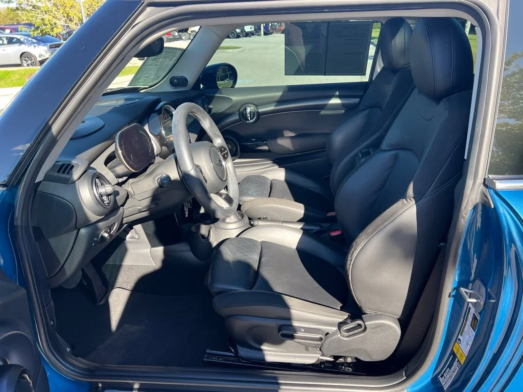 Used 2023 Blue MINI Base image 31