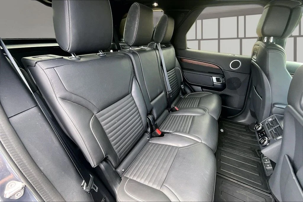 Used 2024 Blue Land Rover Dynamic SE image 27