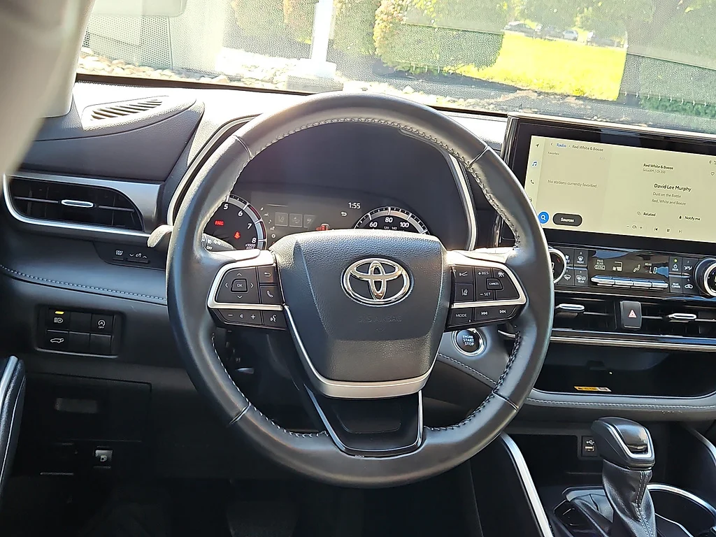 2023 Toyota Highlander XLE, photo 11 of 12