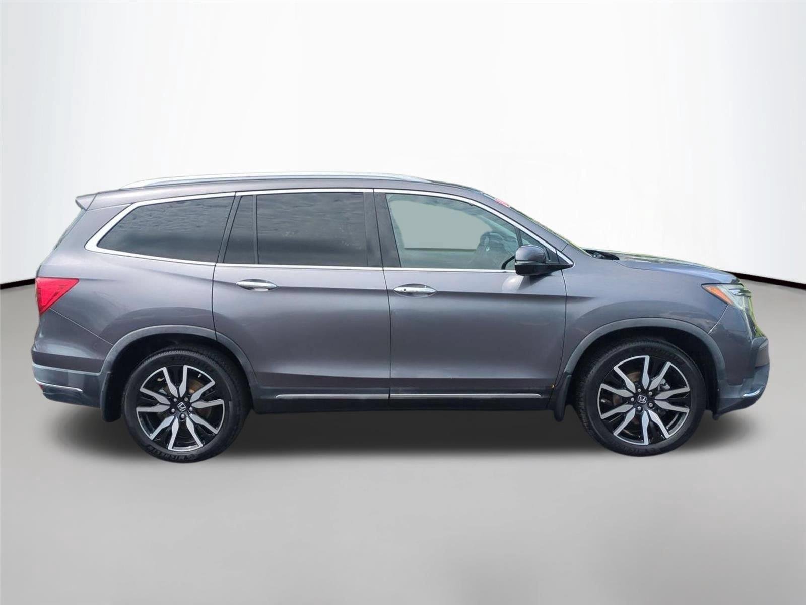 Used 2019 Modern Steel Metallic Honda Touring 8-Passenger image 6