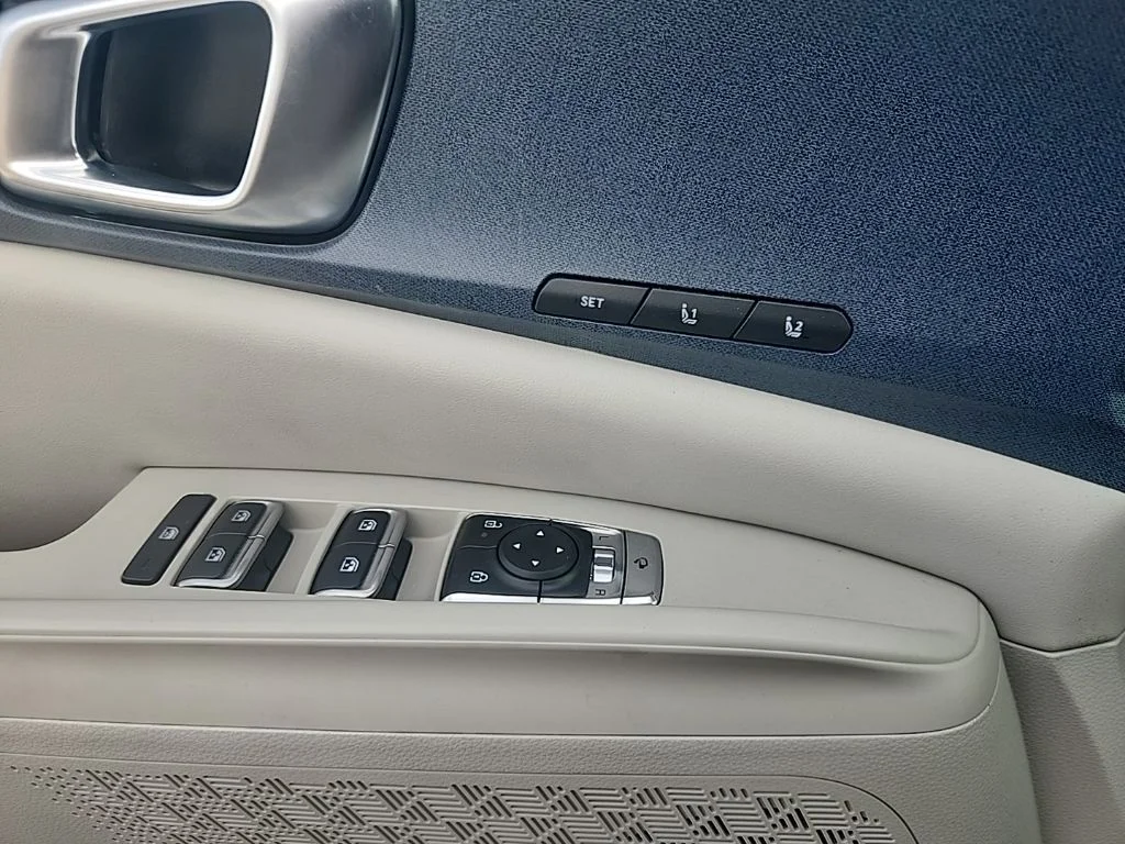 Certified Used 2025 White Kia EX image 26