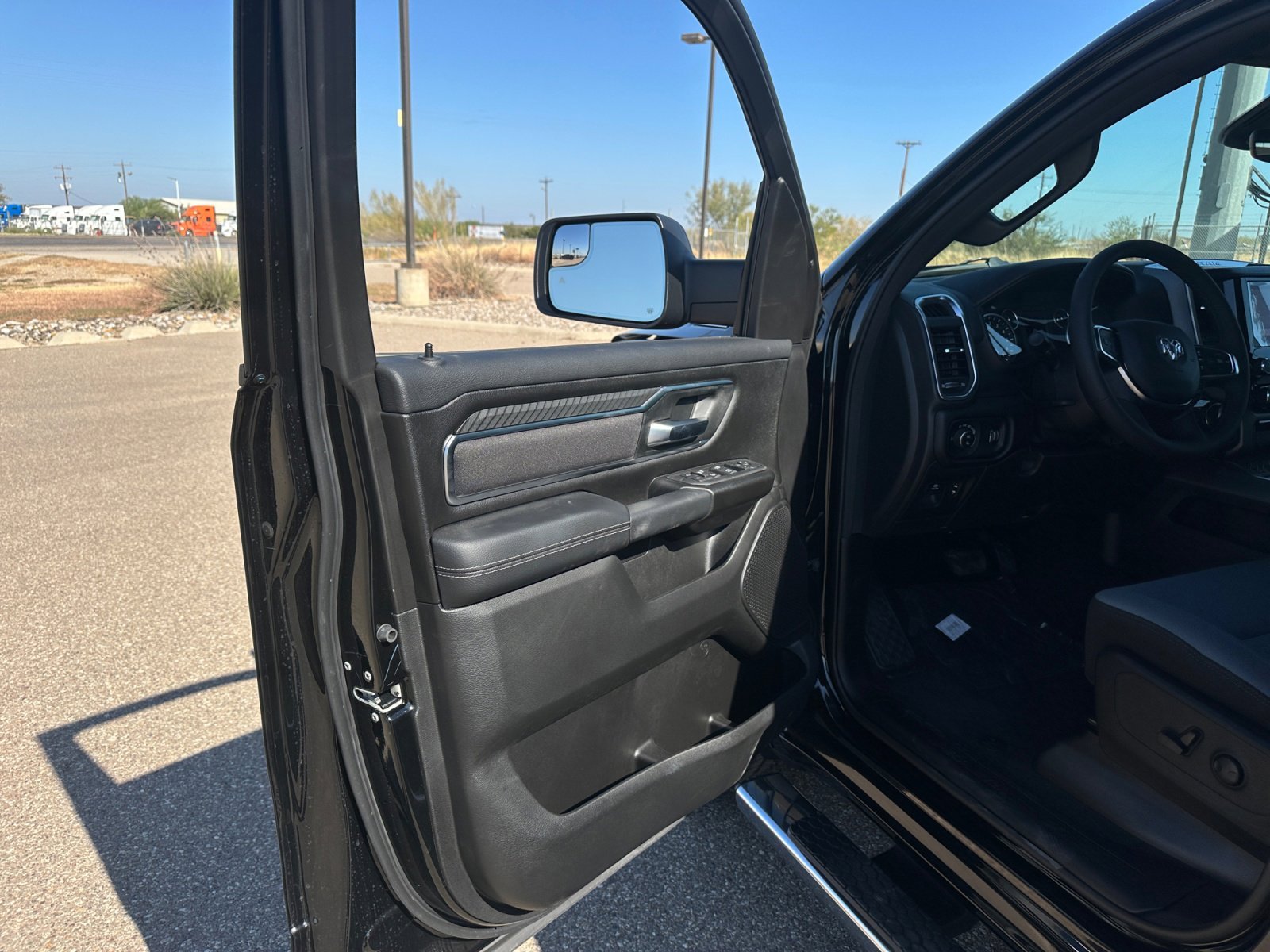 New 2026 Diamond Black Crystal Pearl-Coat Exterior Paint RAM Lone Star image 30