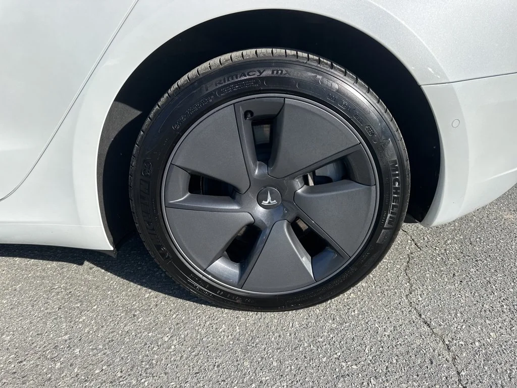 Used 2022 White Tesla Base image 33