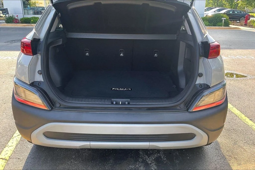 Used 2022 Silver Hyundai SEL image 31