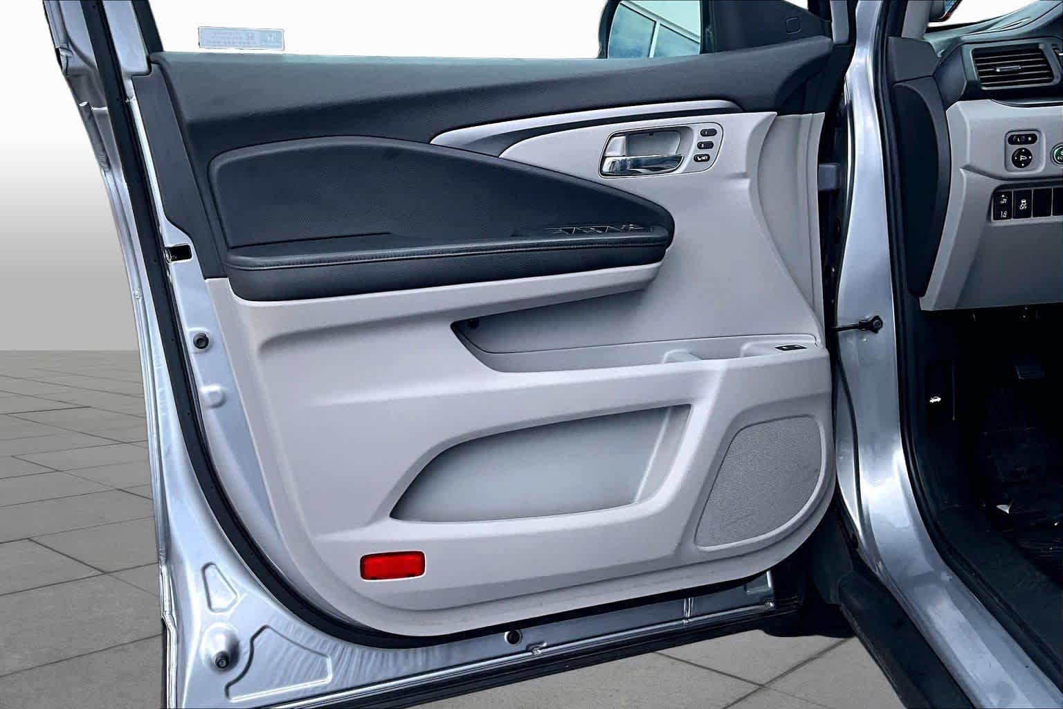 Used 2021 Lunar Silver Metallic Honda EX-L image 21