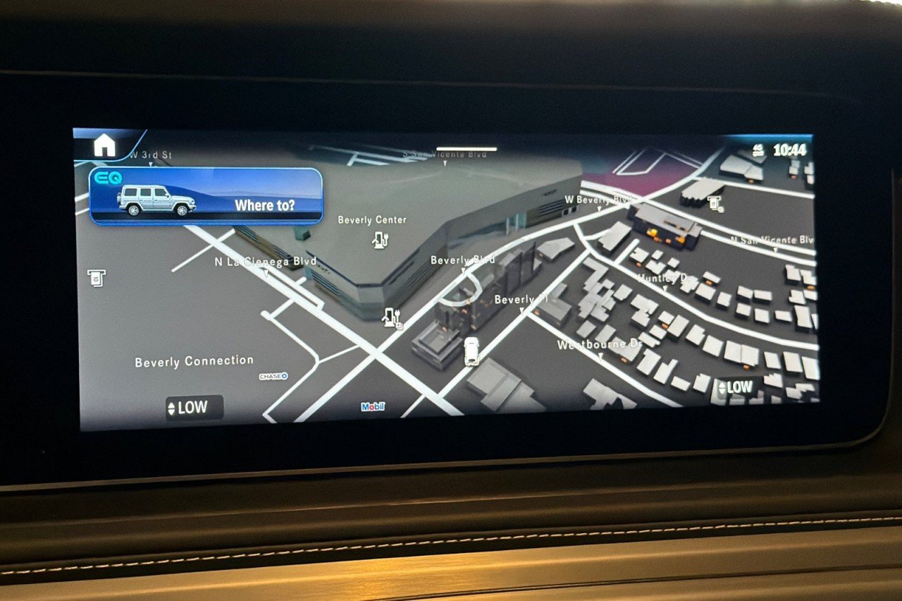 New 2027 MANUFAKTUR Arabian Grey Non- Metallic Mercedes-Benz G 580e SUV image 18