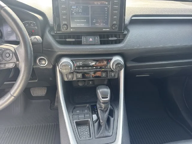 Used 2021 Silver Toyota XLE Premium image 28