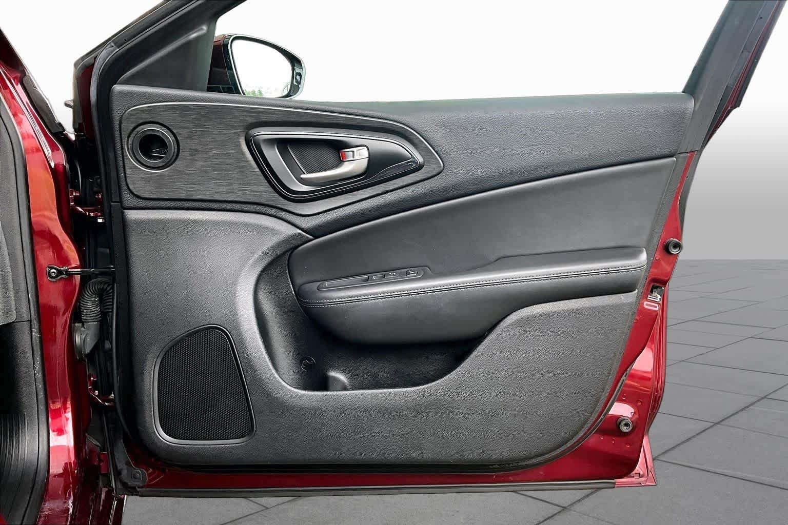 Used 2015 Velvet Red Pearlcoat Chrysler S image 22