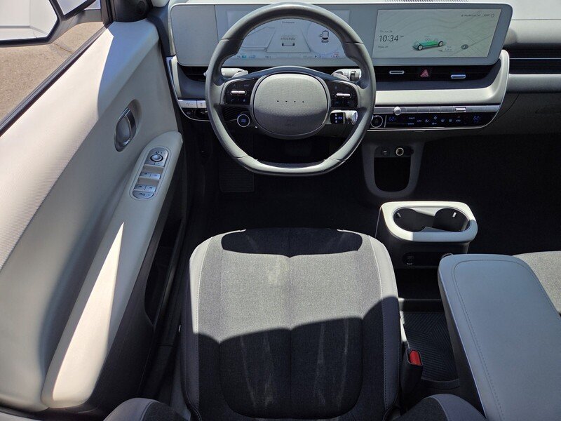 Used 2023 White HYUNDAI SE RWD image 12
