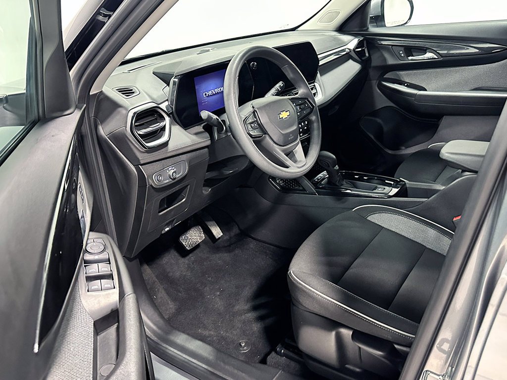 Used 2024 Gray Chevrolet LT image 17