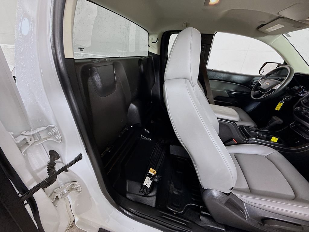 Used 2019 WHITE Chevrolet Work Truck image 24