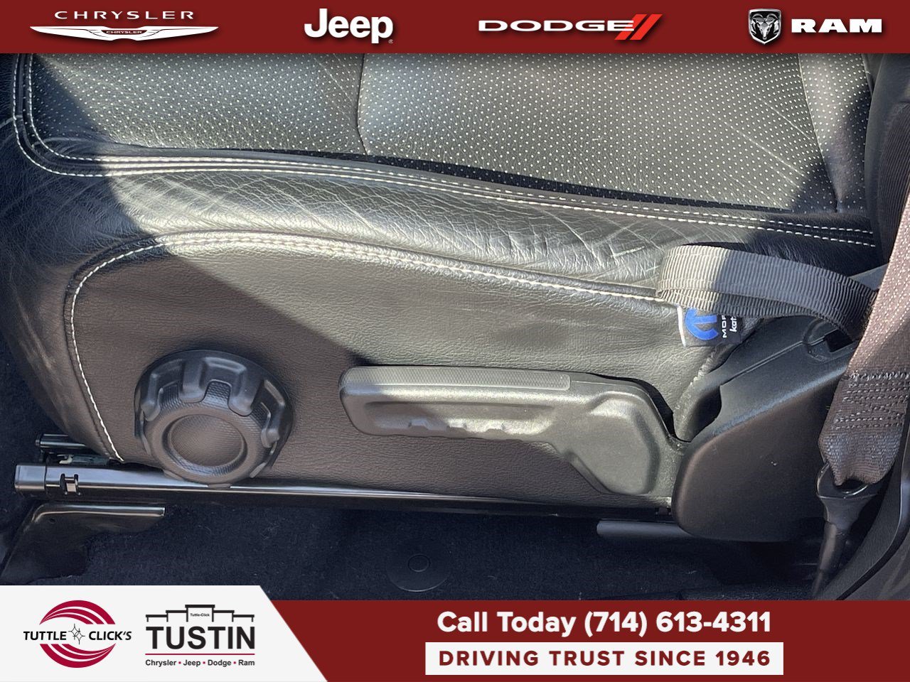 Used 2020 Granite Crystal Metallic Clearcoat Jeep Sahara image 27