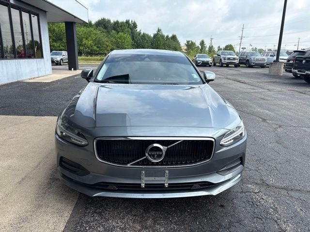 Used 2018 Gray Volvo T5 Momentum image 9