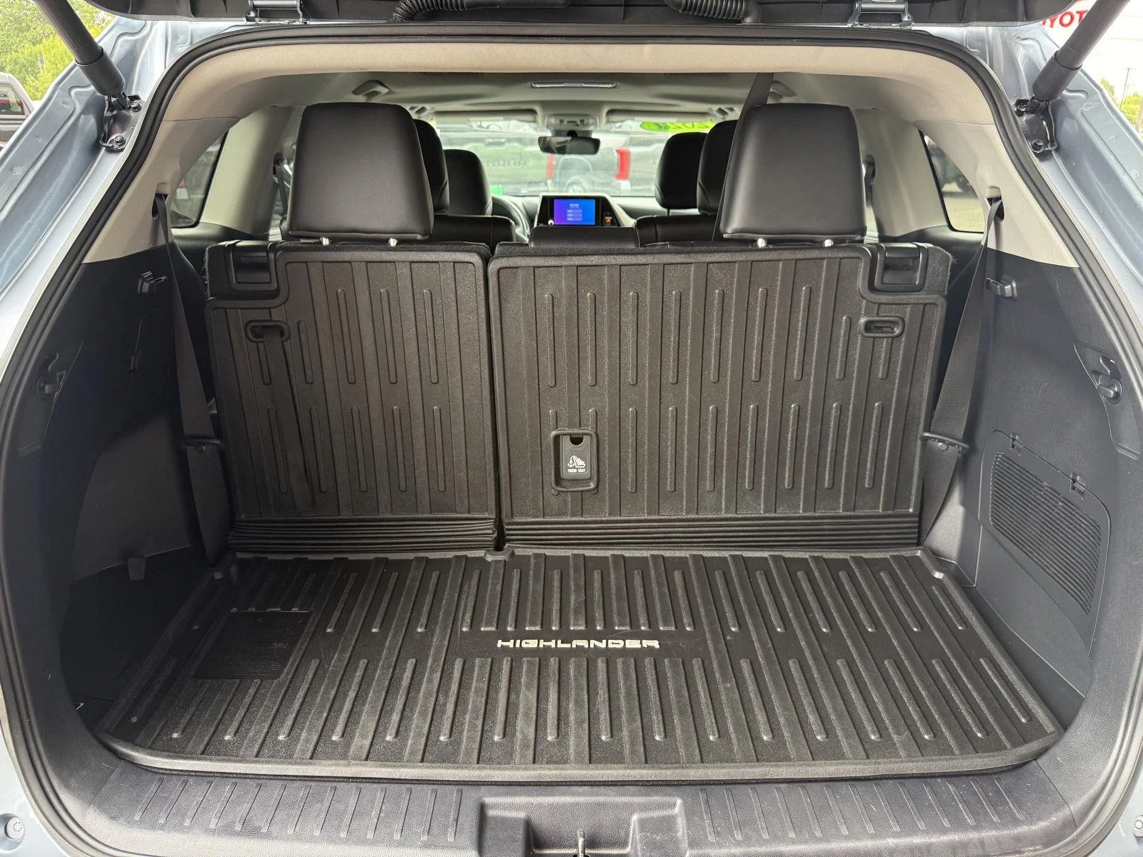 Used 2024 Moon Dust Toyota XLE image 18