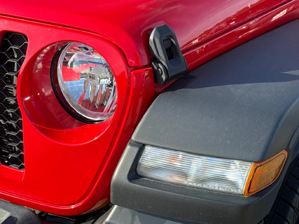 Used 2020 Red Jeep Sport image 4