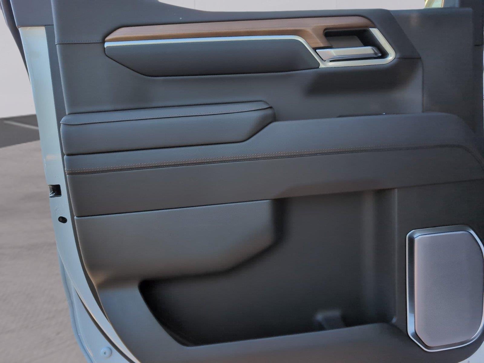 New 2026 Polar White Tricoat Chevrolet High Country image 20