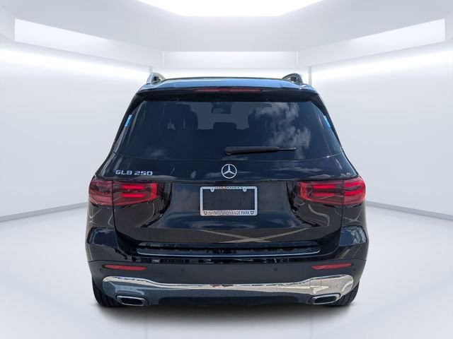 Used 2025 Black Mercedes-Benz GLB 250 image 4