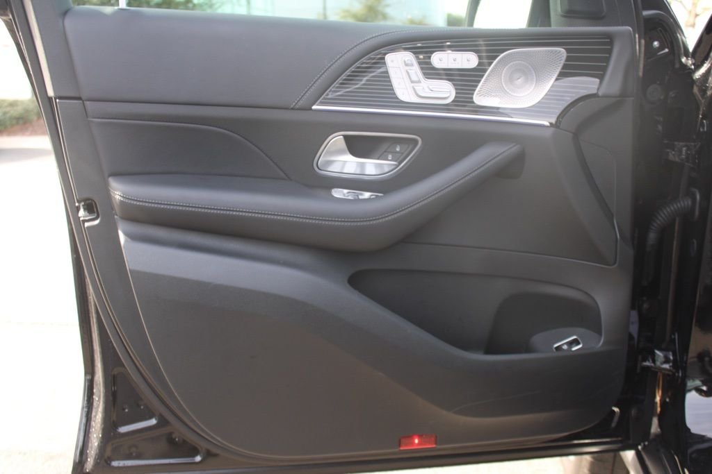 Certified Used 2025  Mercedes-Benz GLS 580 image 12