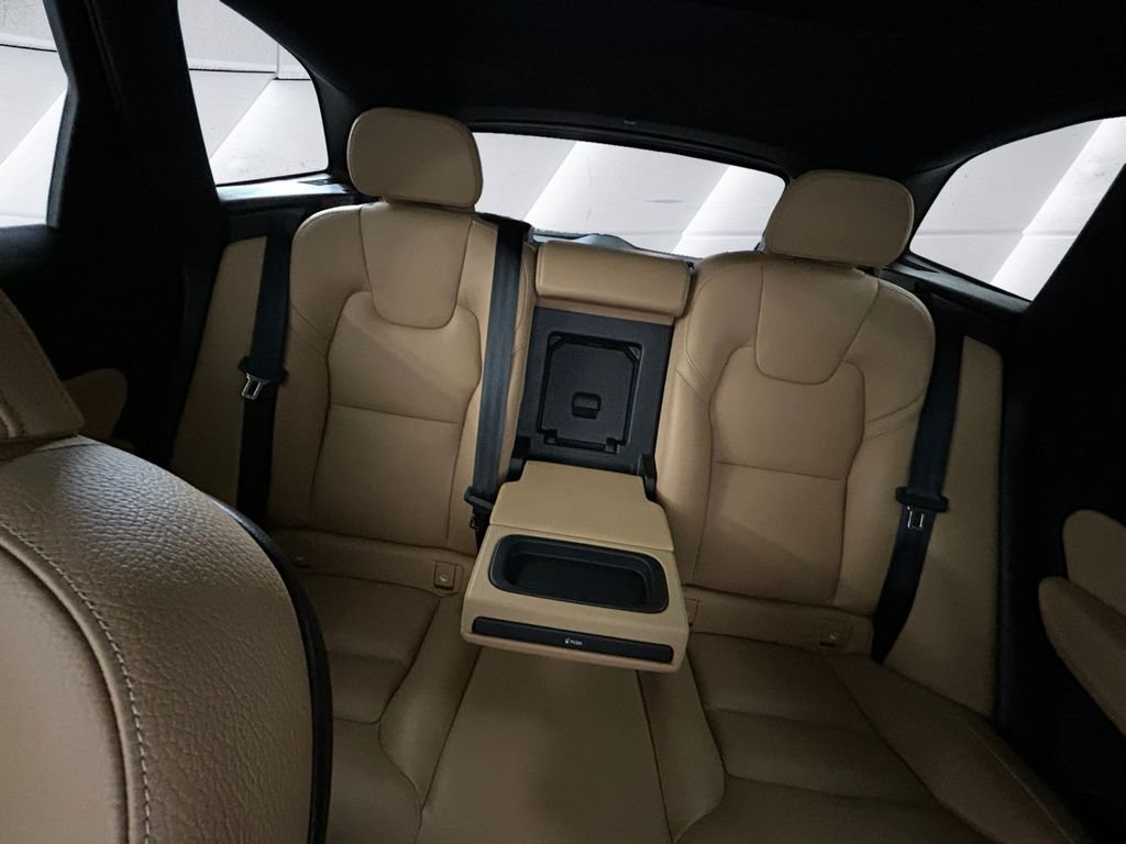 Used 2020 Blue Volvo T5 Momentum image 18