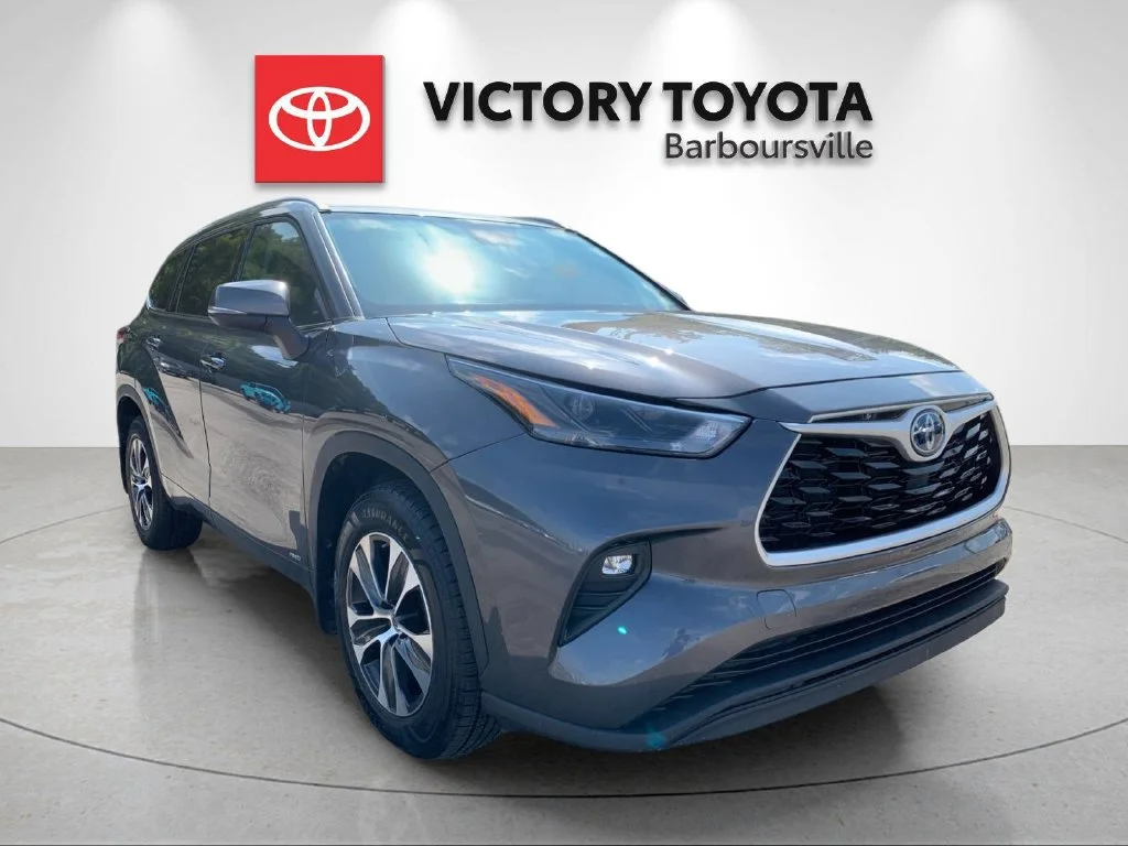 Used 2022 Gray Toyota XLE image 5