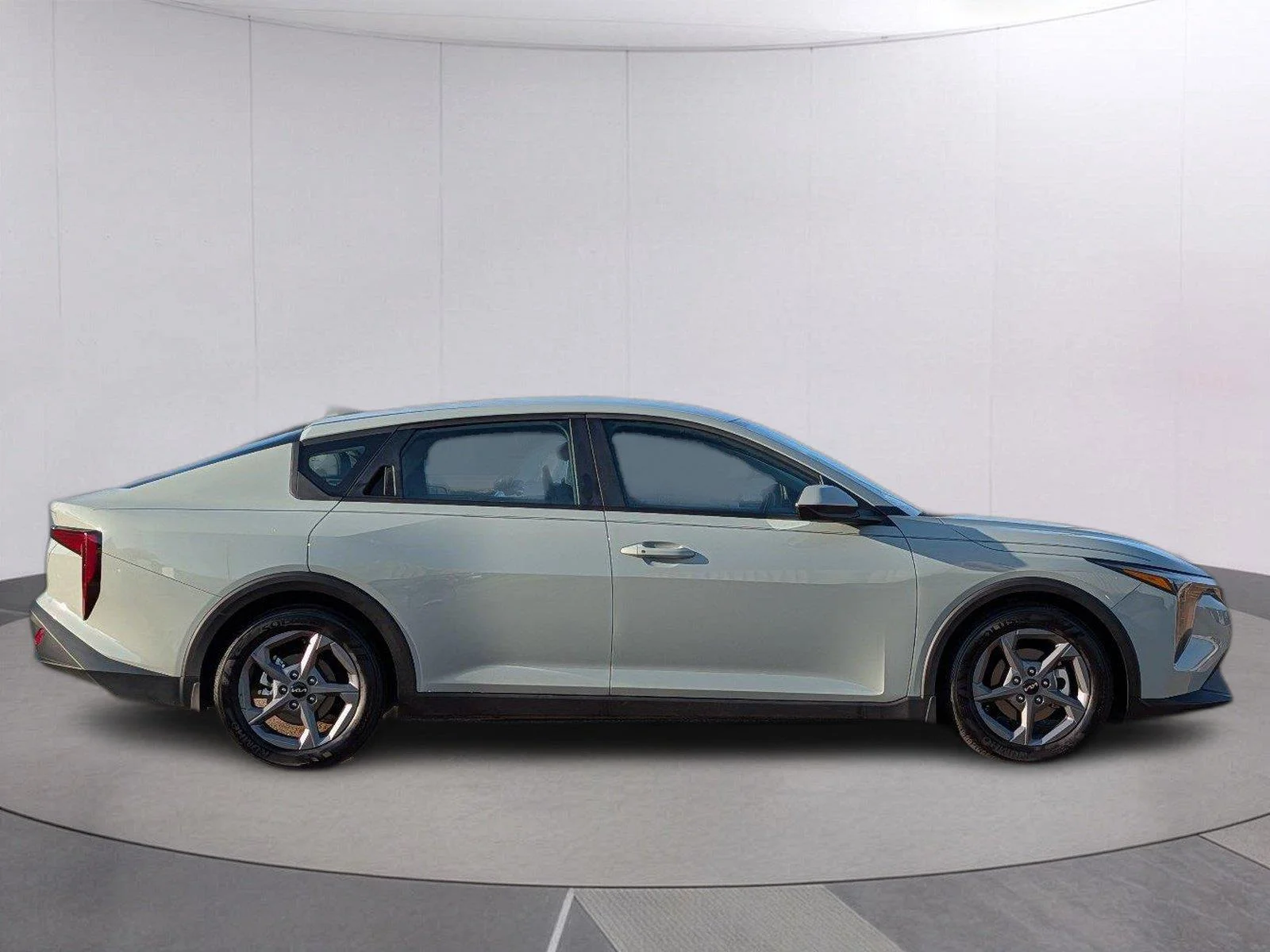 Used 2025 Morning Haze Kia LXS image 7