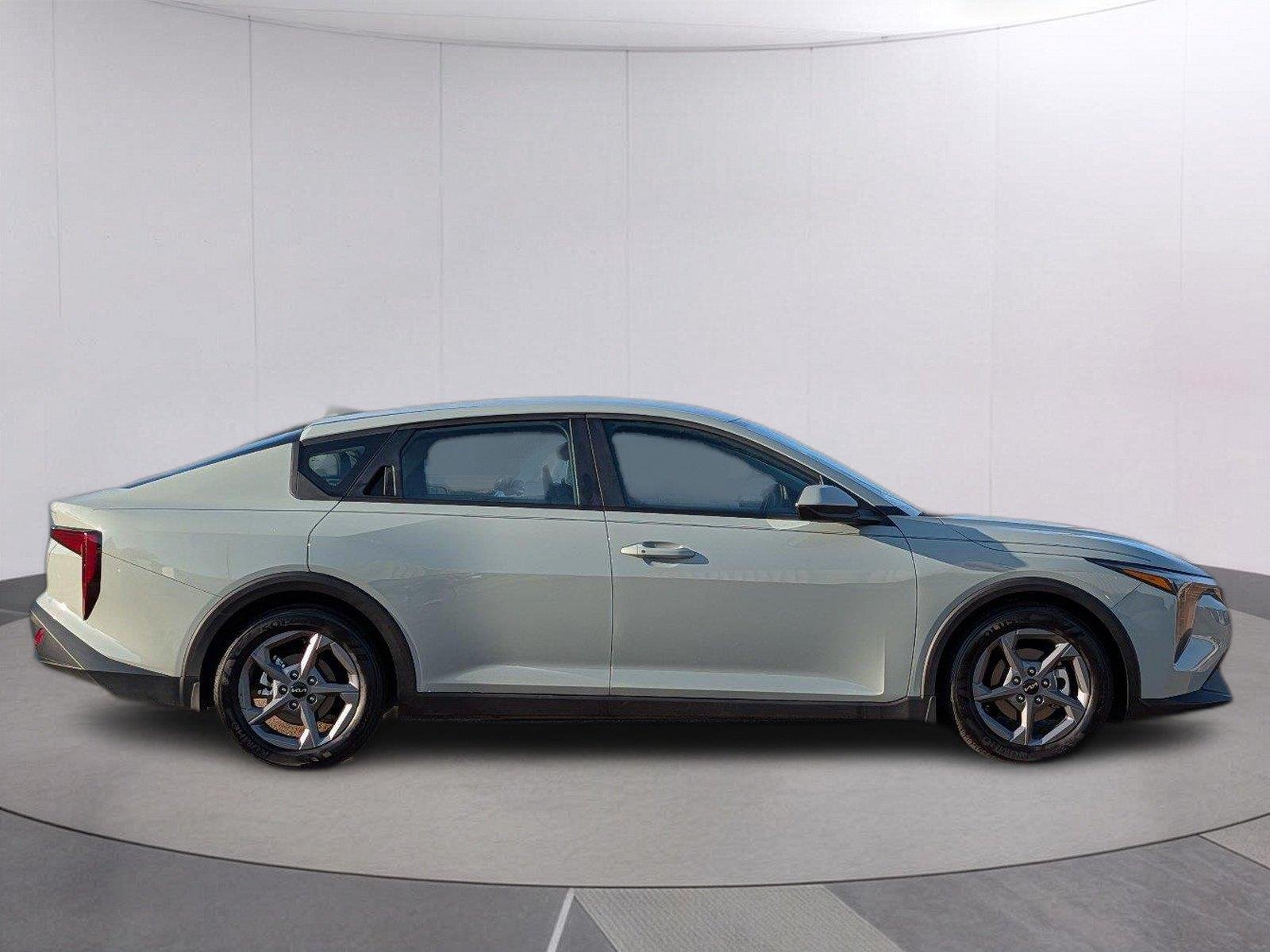 Used 2025 Morning Haze Kia LXS image 7