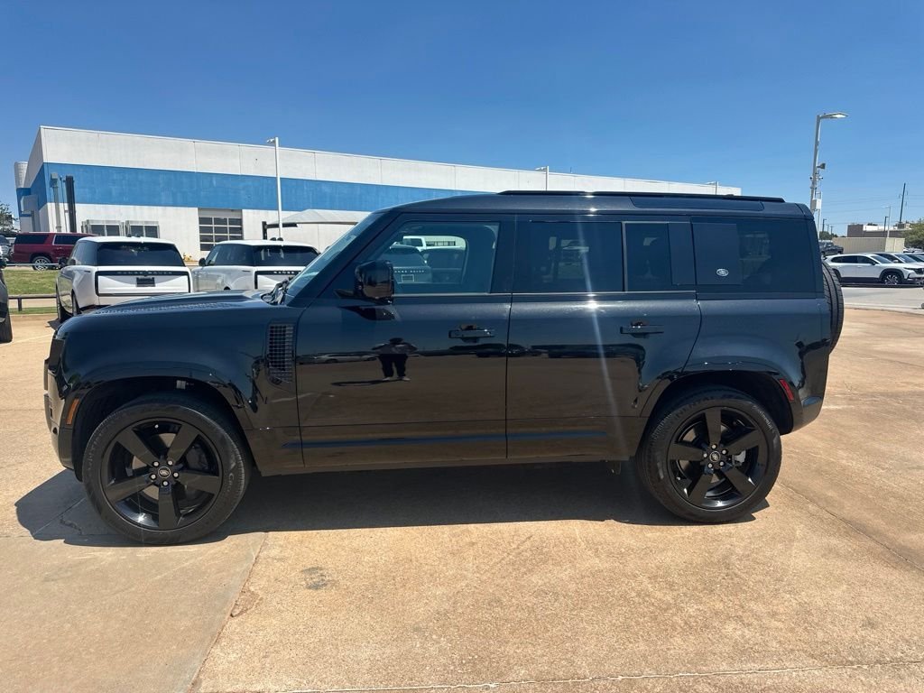 Used 2024 Santorini Black Metallic Land Rover X-Dynamic SE image 2