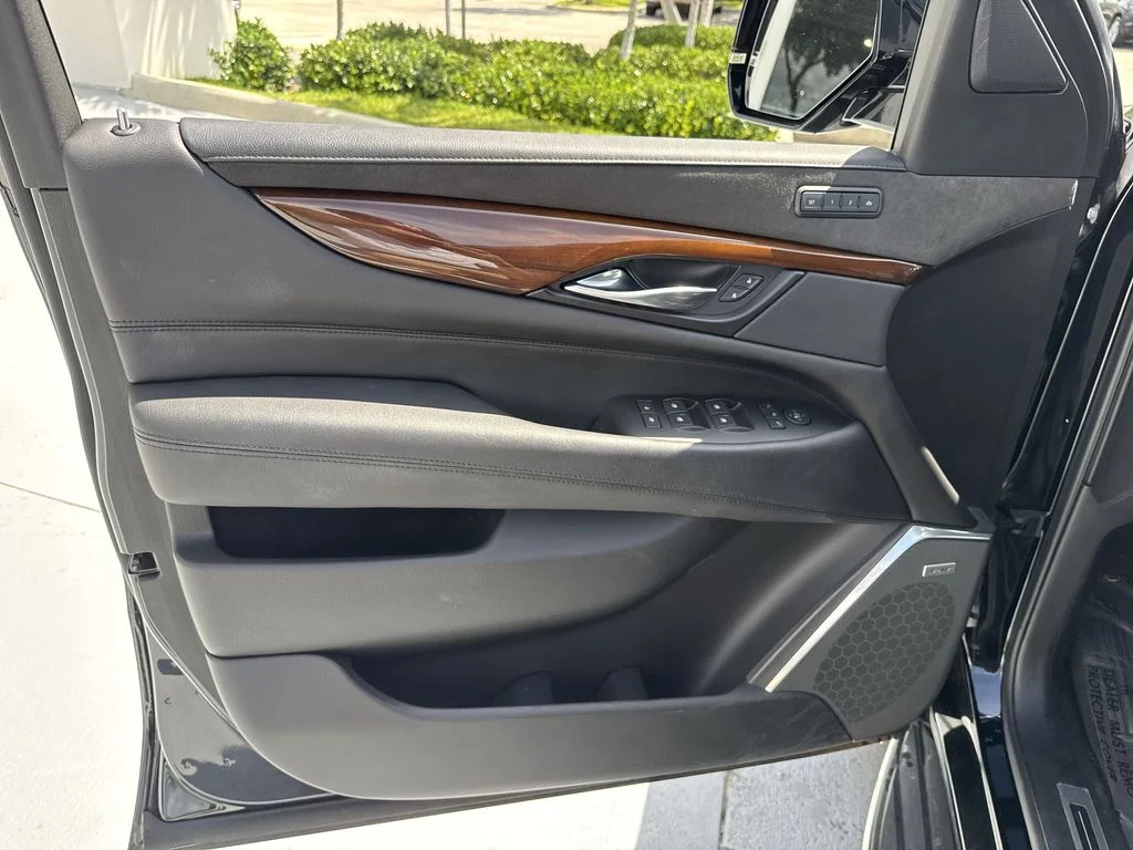 Used 2020 Black Raven Cadillac Luxury image 39