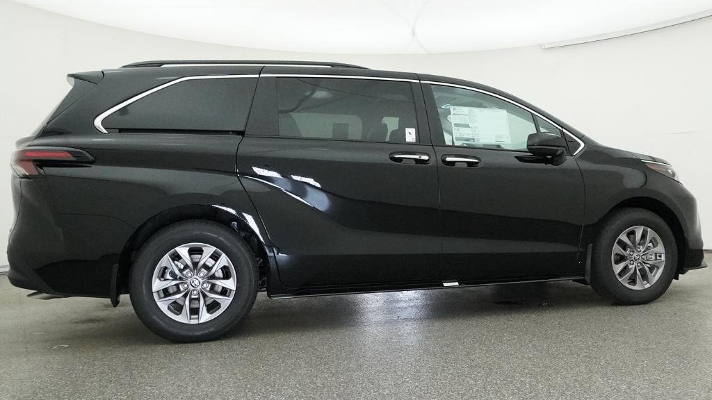 New 2026 Midnight Black Metallic Toyota XLE image 18