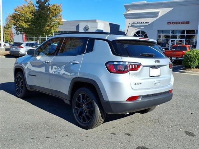 New 2026 Silver Zynith Metallic Clear-Coat Exterior Paint Jeep Latitude image 16